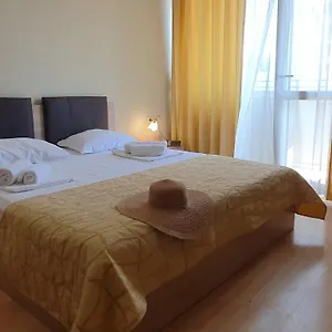 Hotel Sorbona, Warna